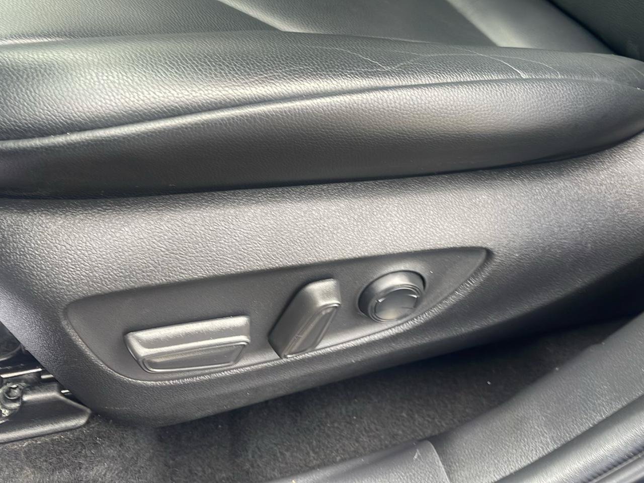 Used 2022 Toyota Highlander XLE AWD/4WD image 16