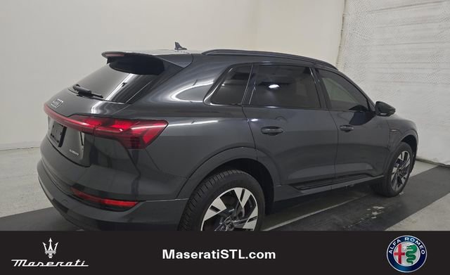 Used 2022 Audi e-tron Premium w/ Convenience Plus Package image 4