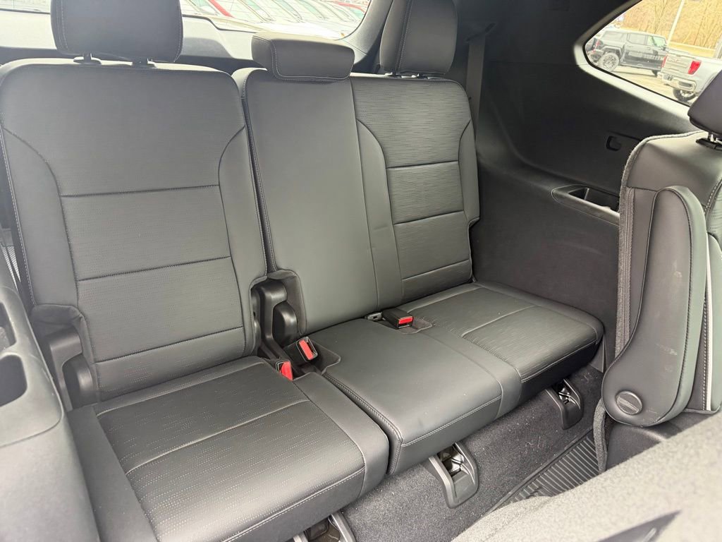 Used 2025 Buick Enclave Sport Touring w/ LPO, All-Weather Package image 22