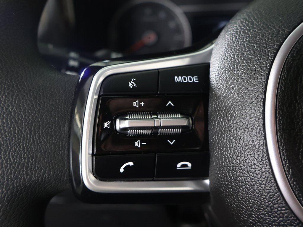 Used 2023 Kia Sorento LX image 41