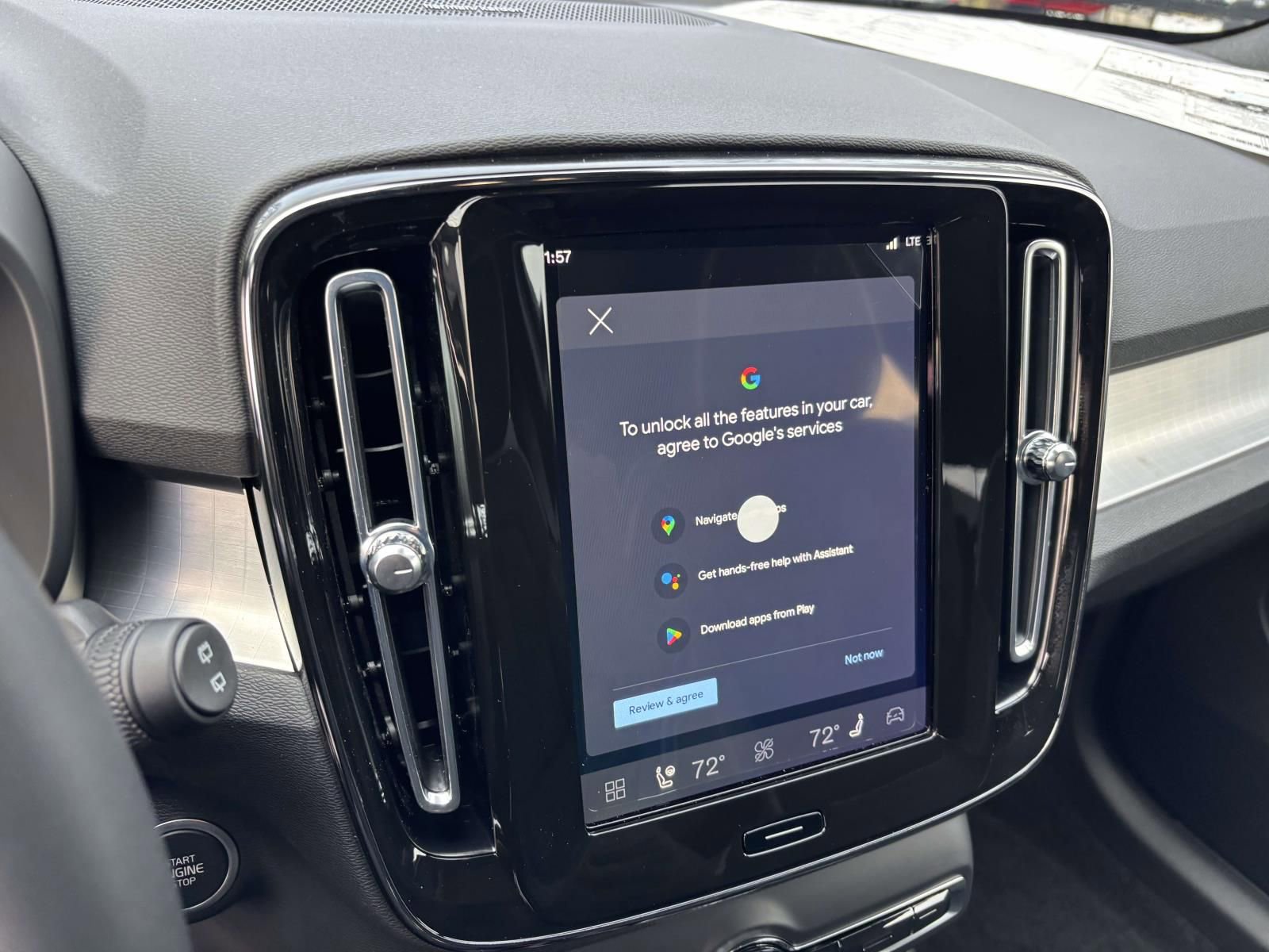 New 2026 Volvo XC40 B5 Ultra w/ Protection Package Premier image 18