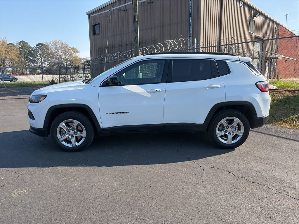 Used 2024 Jeep Compass Latitude image 4