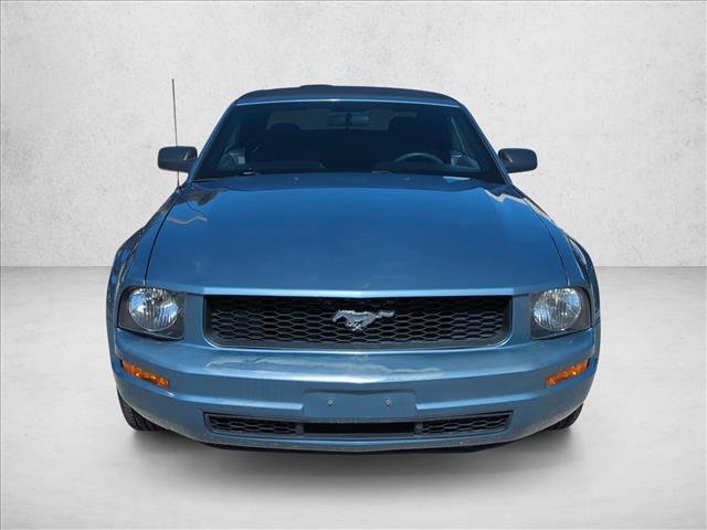 Used 2007 Ford Mustang Deluxe image 2