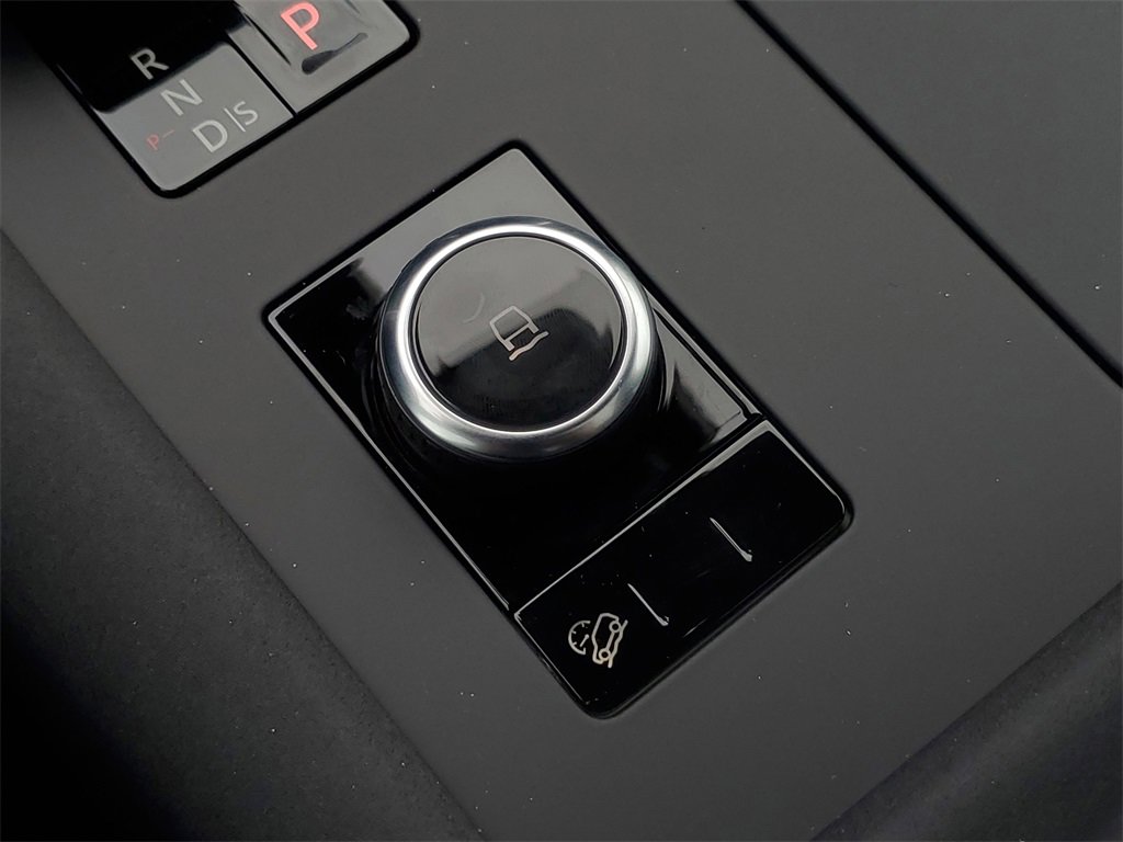 New 2025 Land Rover Discovery Dynamic SE image 29