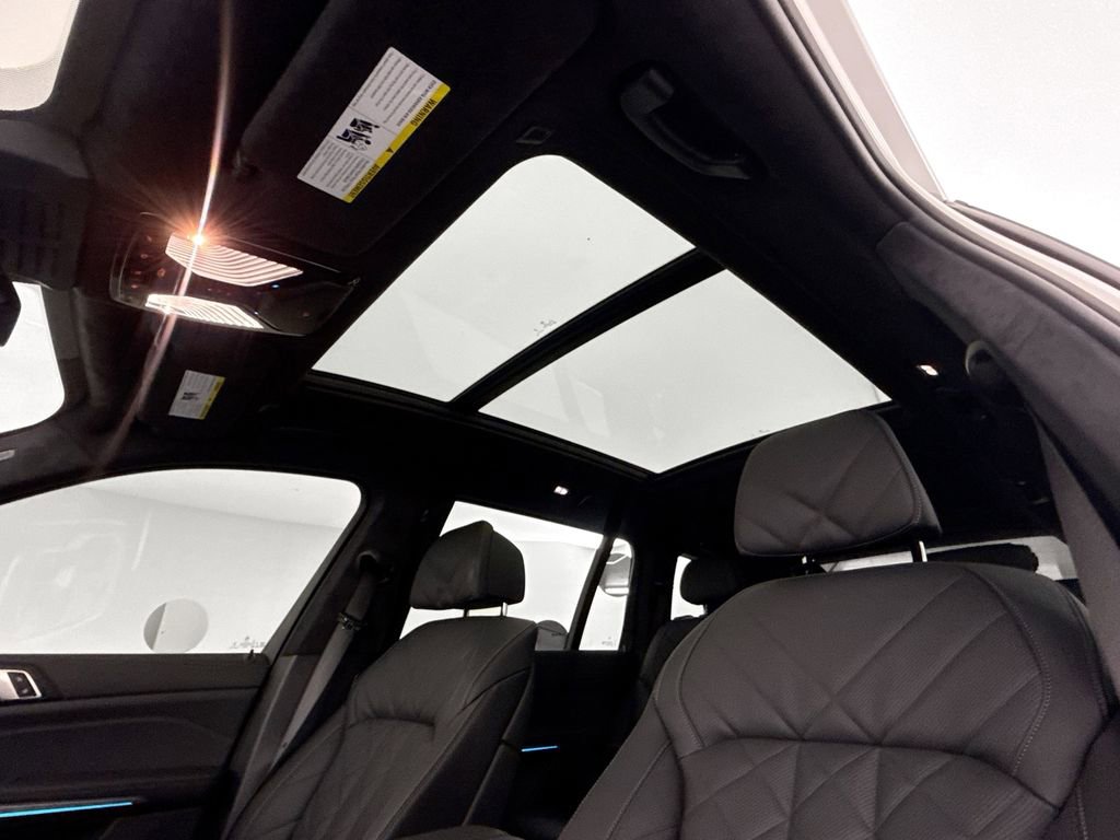 Used 2026 BMW X7 xDrive40i w/ M Sport Package image 21