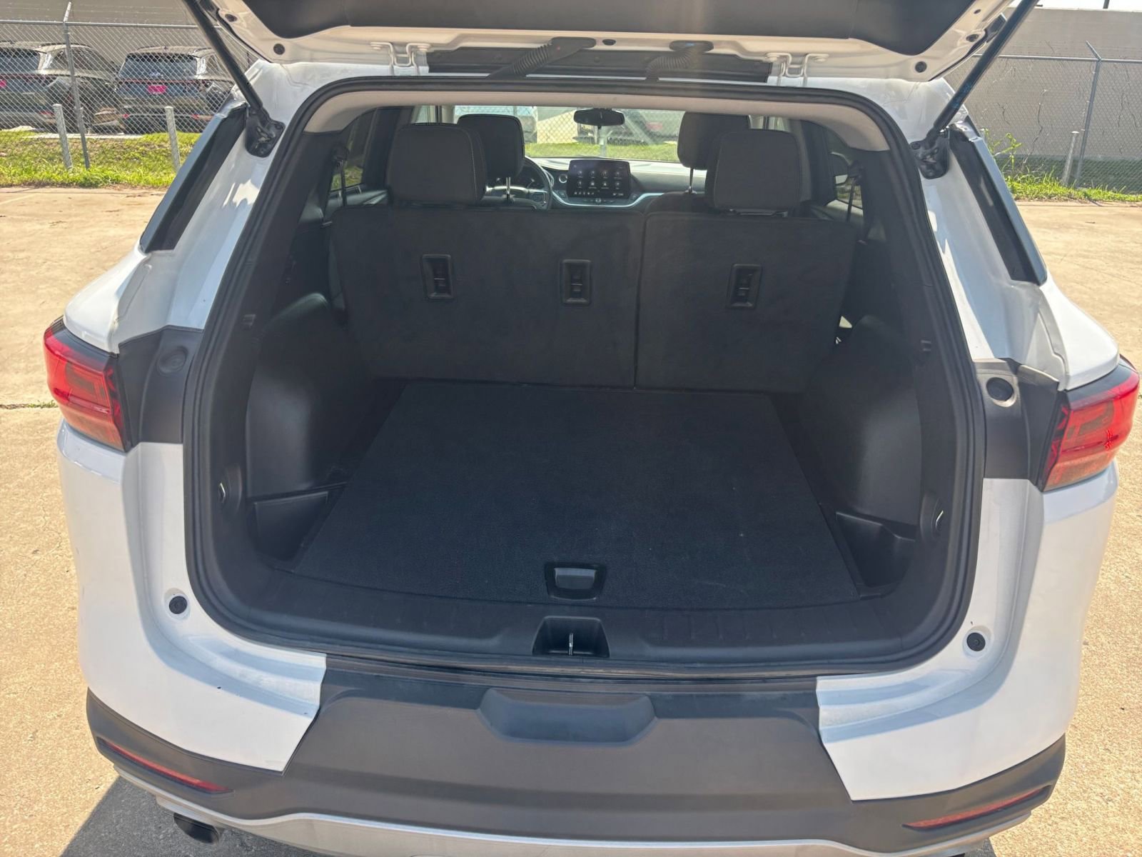 Used 2025 Chevrolet Blazer LT FWD image 32
