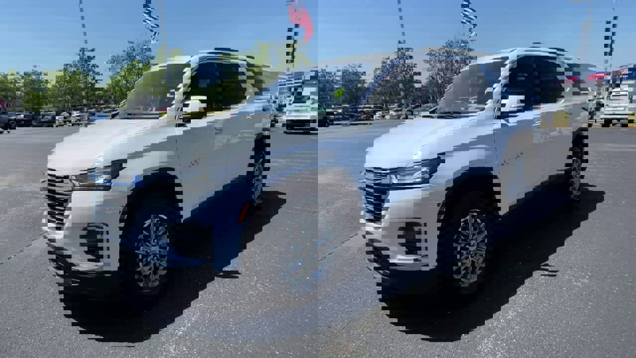 Used 2023 Chevrolet Traverse LT w/ LPO, Cargo Package image 4