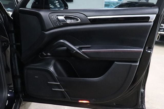 Used 2017 Porsche Cayenne Turbo AWD/4WD image 23