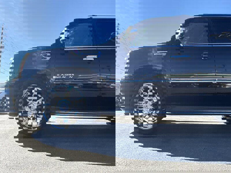 Used 2009 Cadillac Escalade ESV AWD image 11