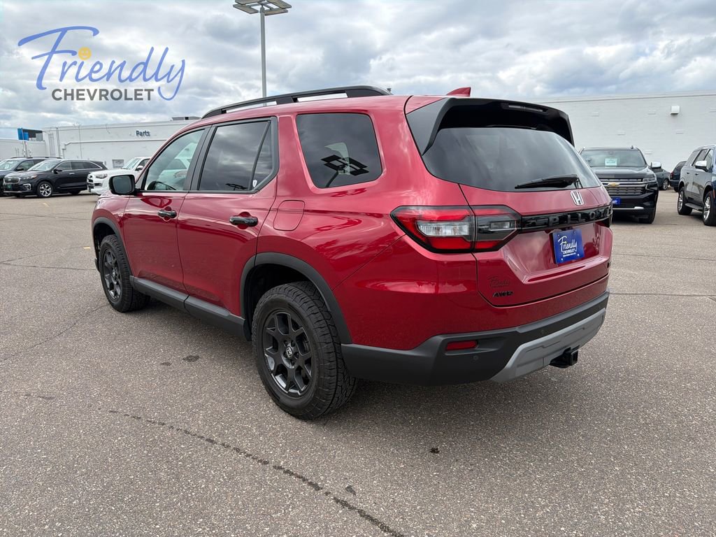Used 2025 Honda Pilot TrailSport image 3