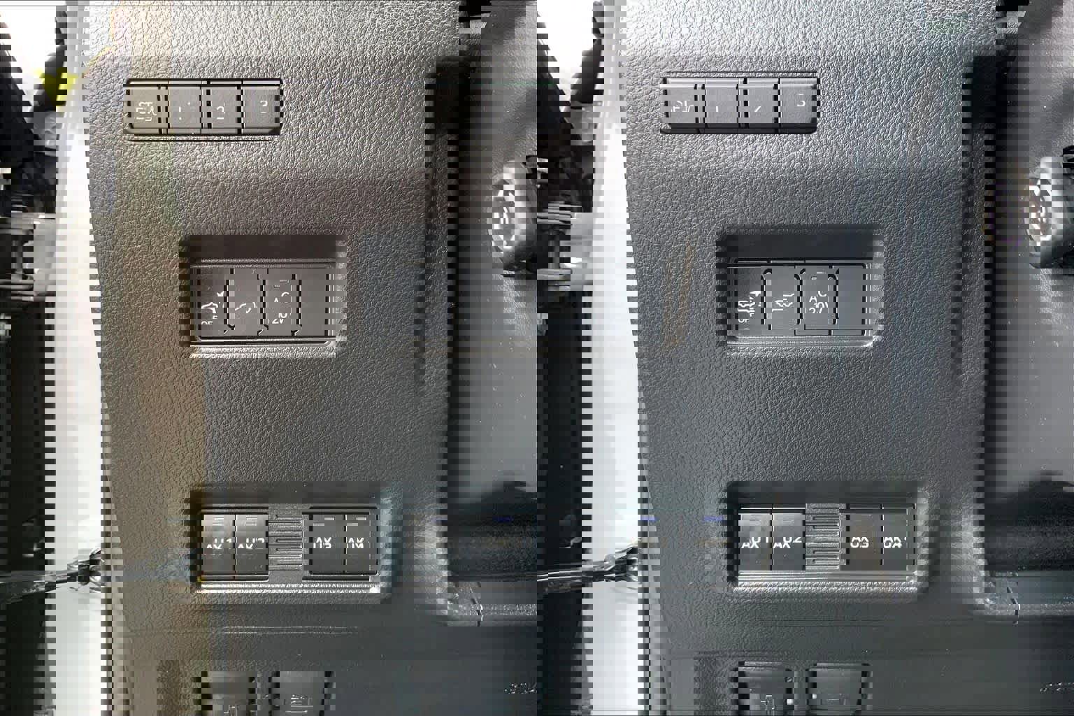 Used 2025 Lexus GX 550 image 32