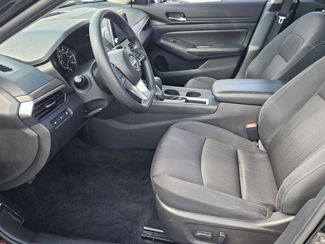 Used 2025 Nissan Altima 2.5 SV FWD image 17