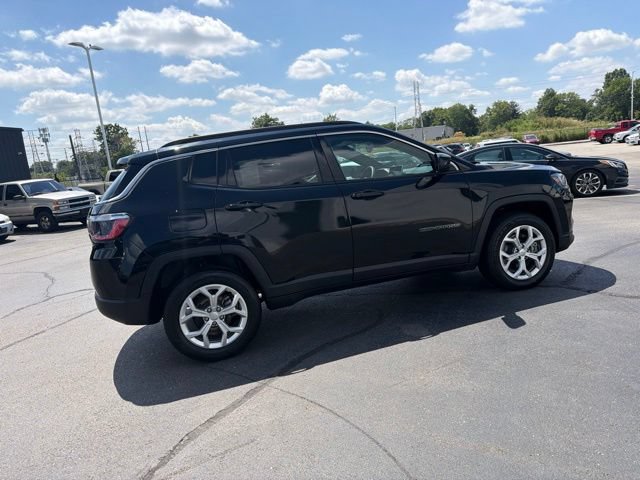 Used 2024 Jeep Compass Latitude AWD/4WD image 6