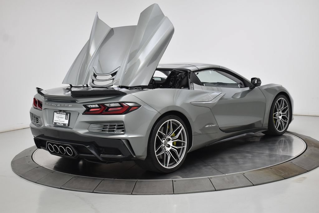 Used 2024 Chevrolet Corvette Z06 RWD image 35