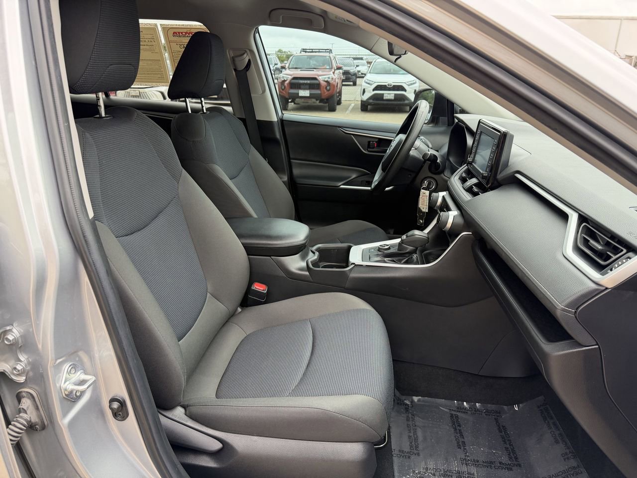 Used 2022 Toyota RAV4 LE AWD/4WD image 32