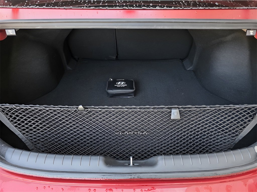 Used 2023 Hyundai Elantra Limited image 14