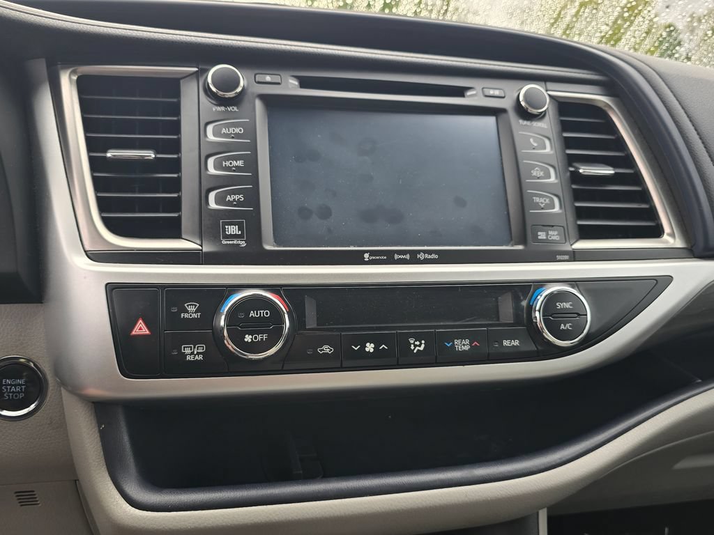 Used 2019 Toyota Highlander Limited Platinum AWD/4WD image 23