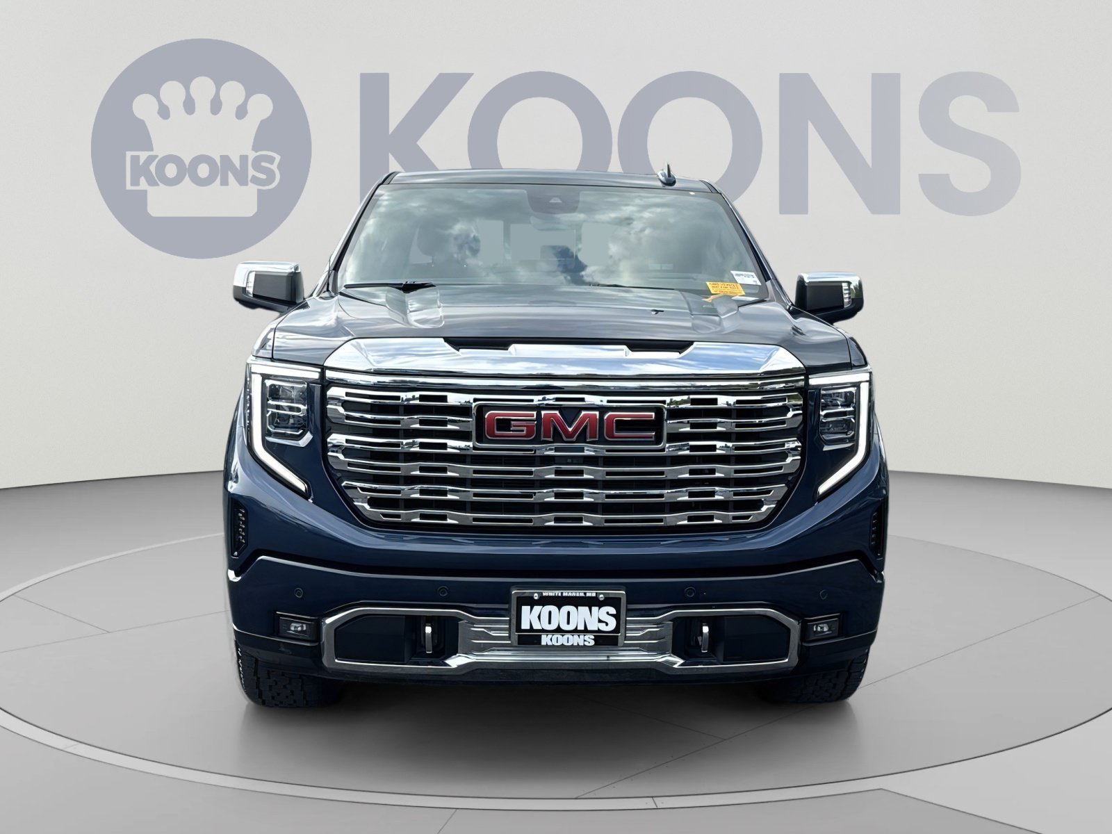 Used 2023 GMC Sierra 1500 Denali w/ Technology Package AWD/4WD image 4