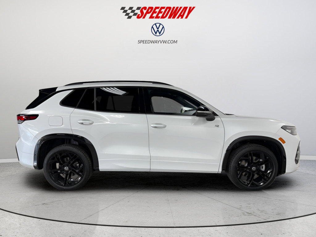 Certified 2025 Volkswagen Tiguan SE R-Line AWD/4WD image 8