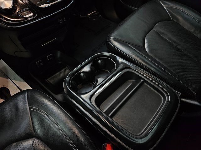 Used 2020 Chrysler Pacifica Touring-L w/ S Appearance Package image 20
