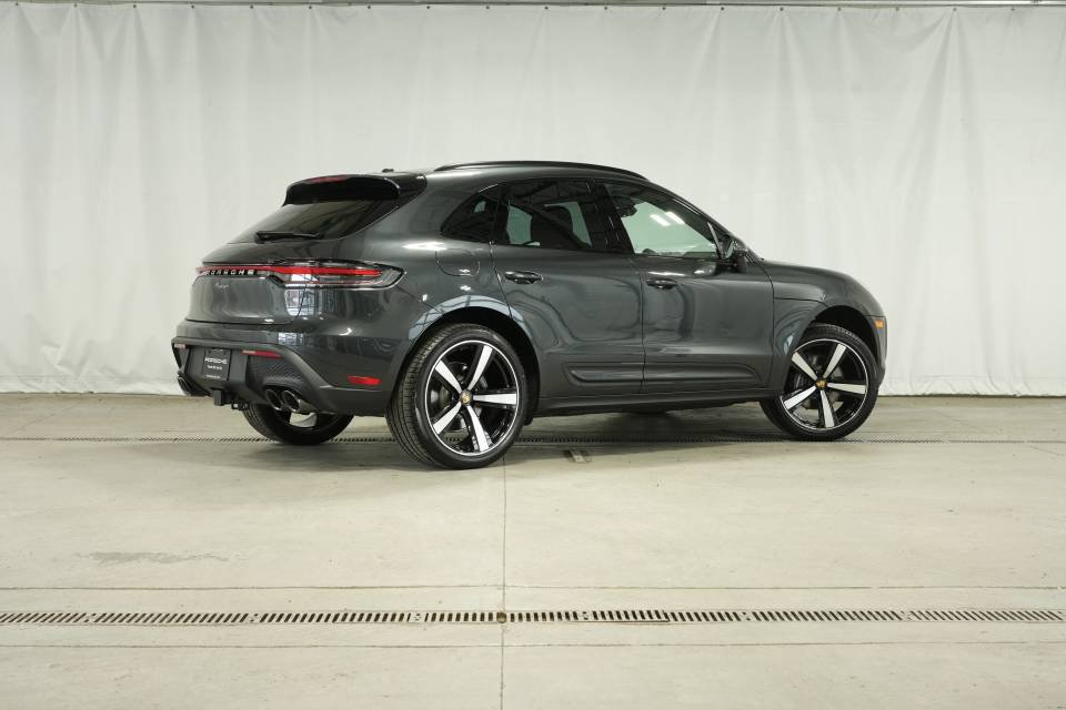 Certified 2026 Porsche Macan AWD/4WD image 7