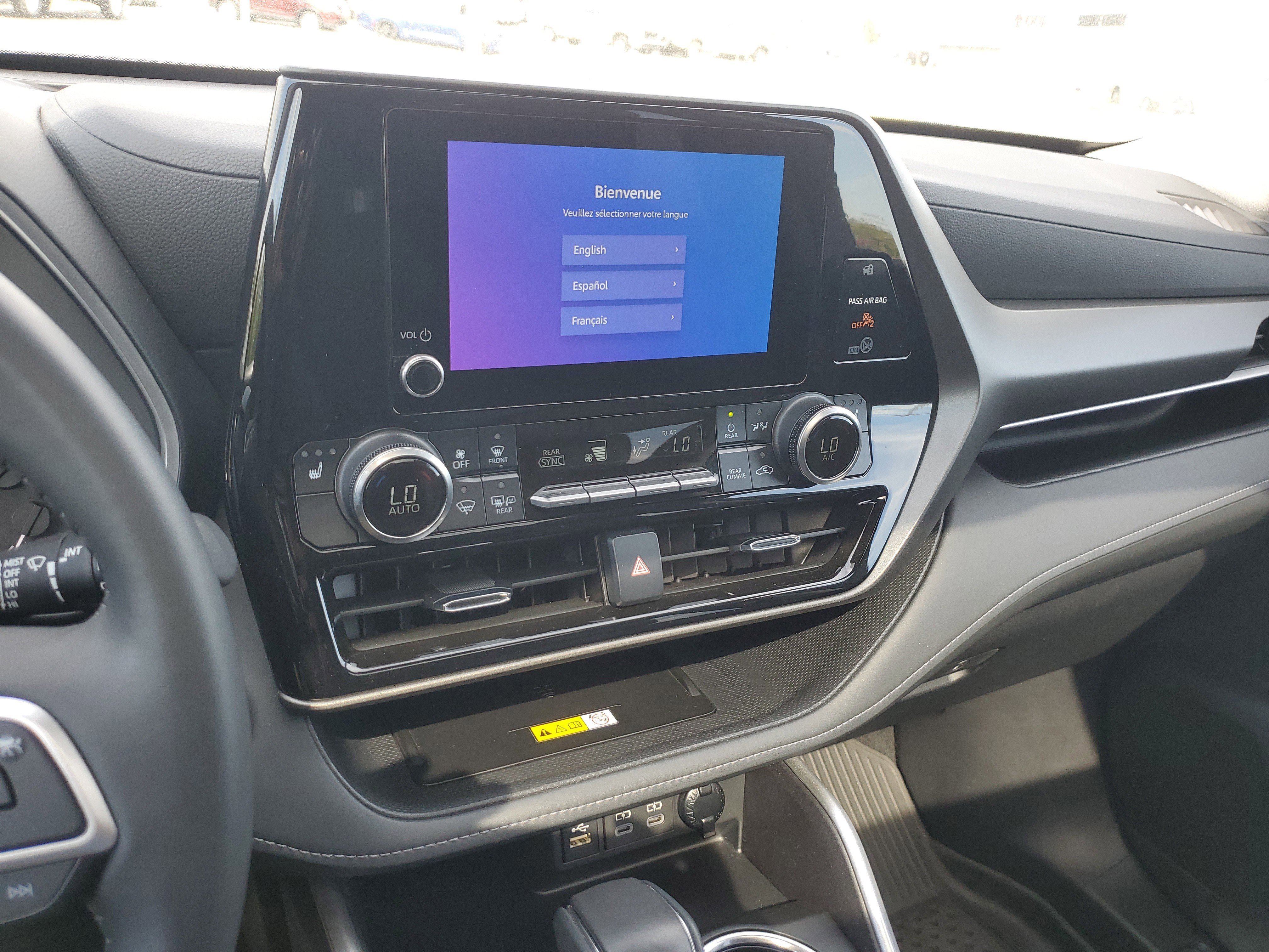 Certified 2024 Toyota Highlander XLE image 29