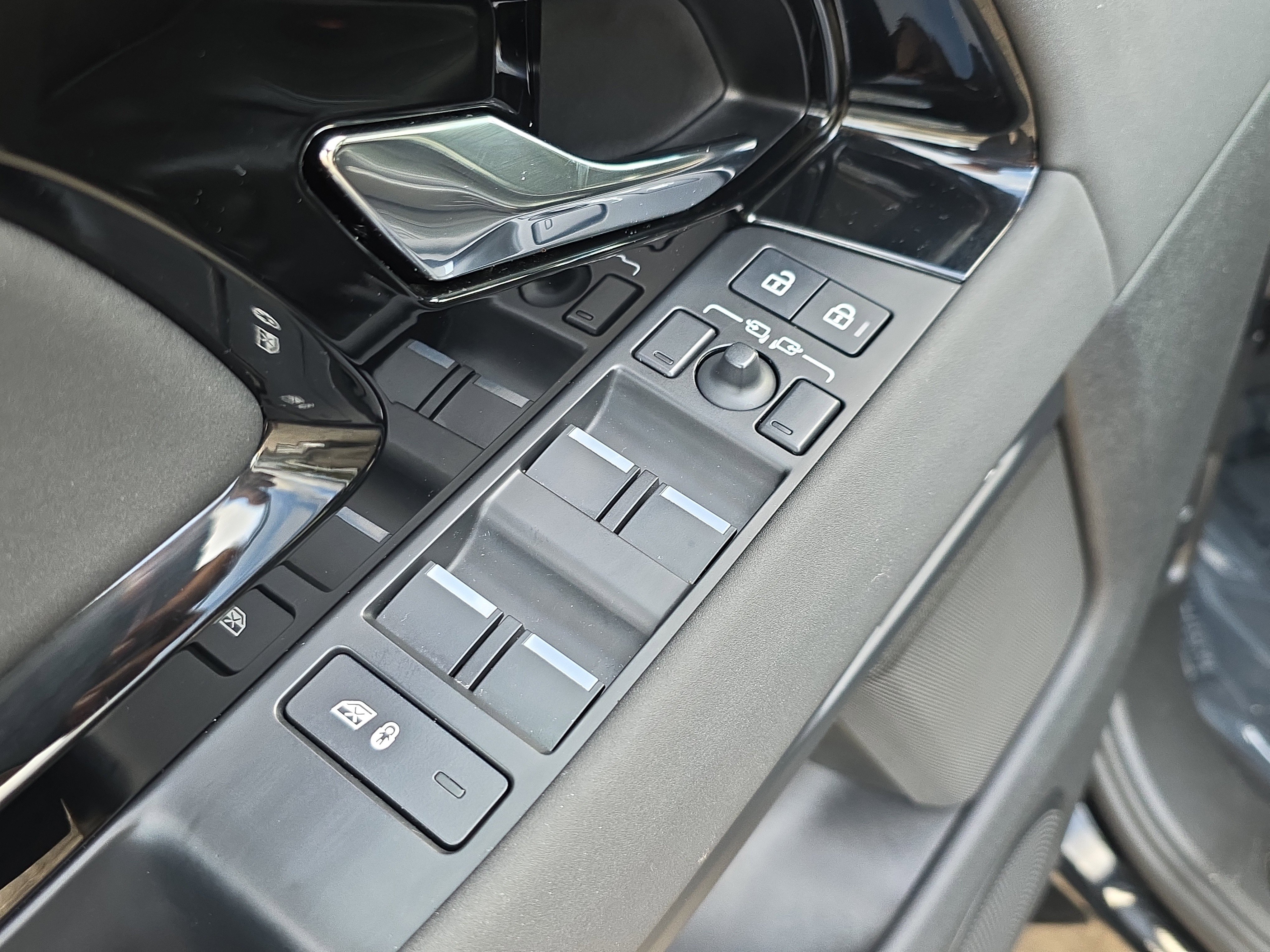 Used 2024 Land Rover Range Rover Evoque S AWD/4WD image 21