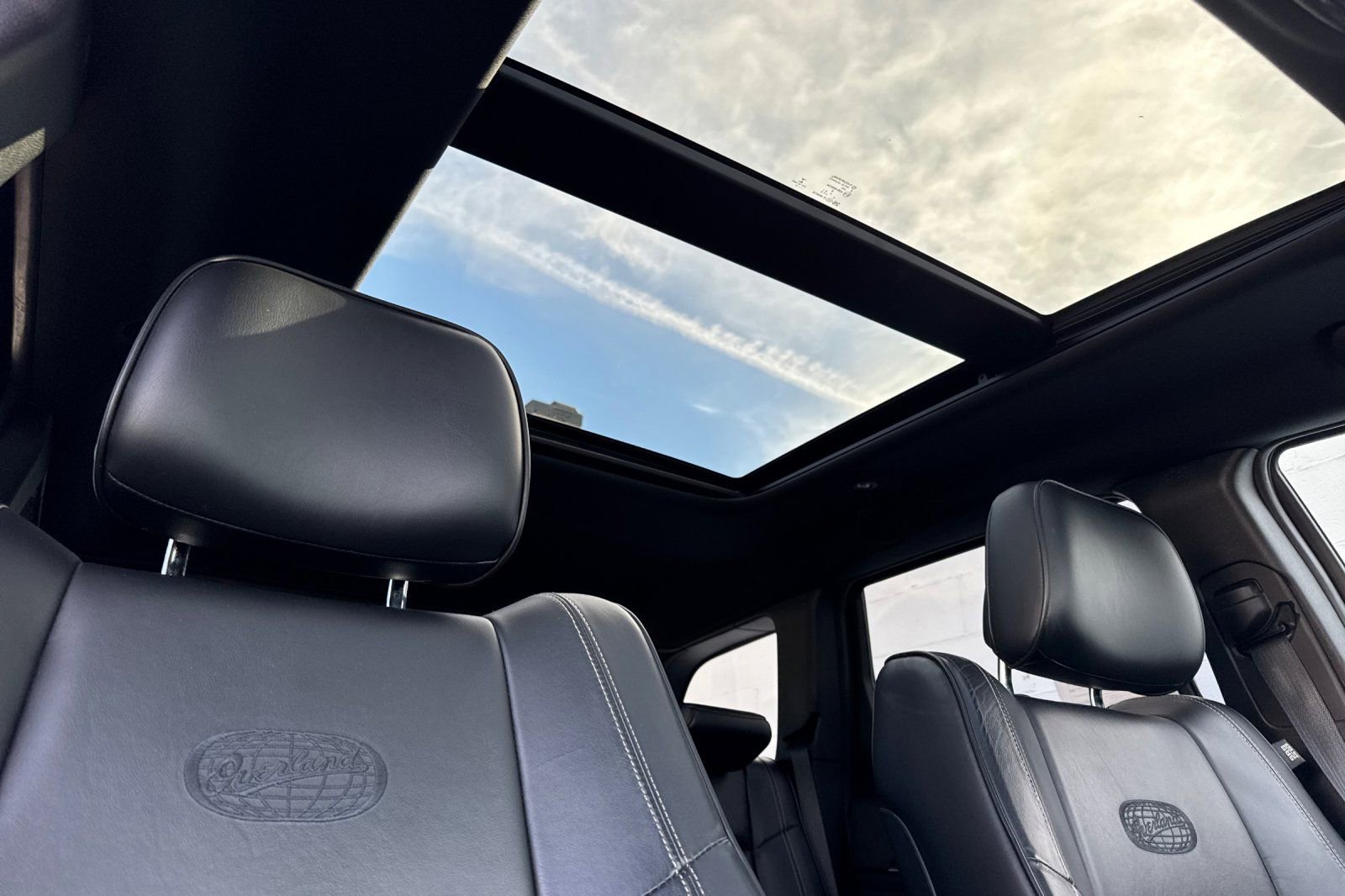 Used 2017 Jeep Grand Cherokee Overland image 19