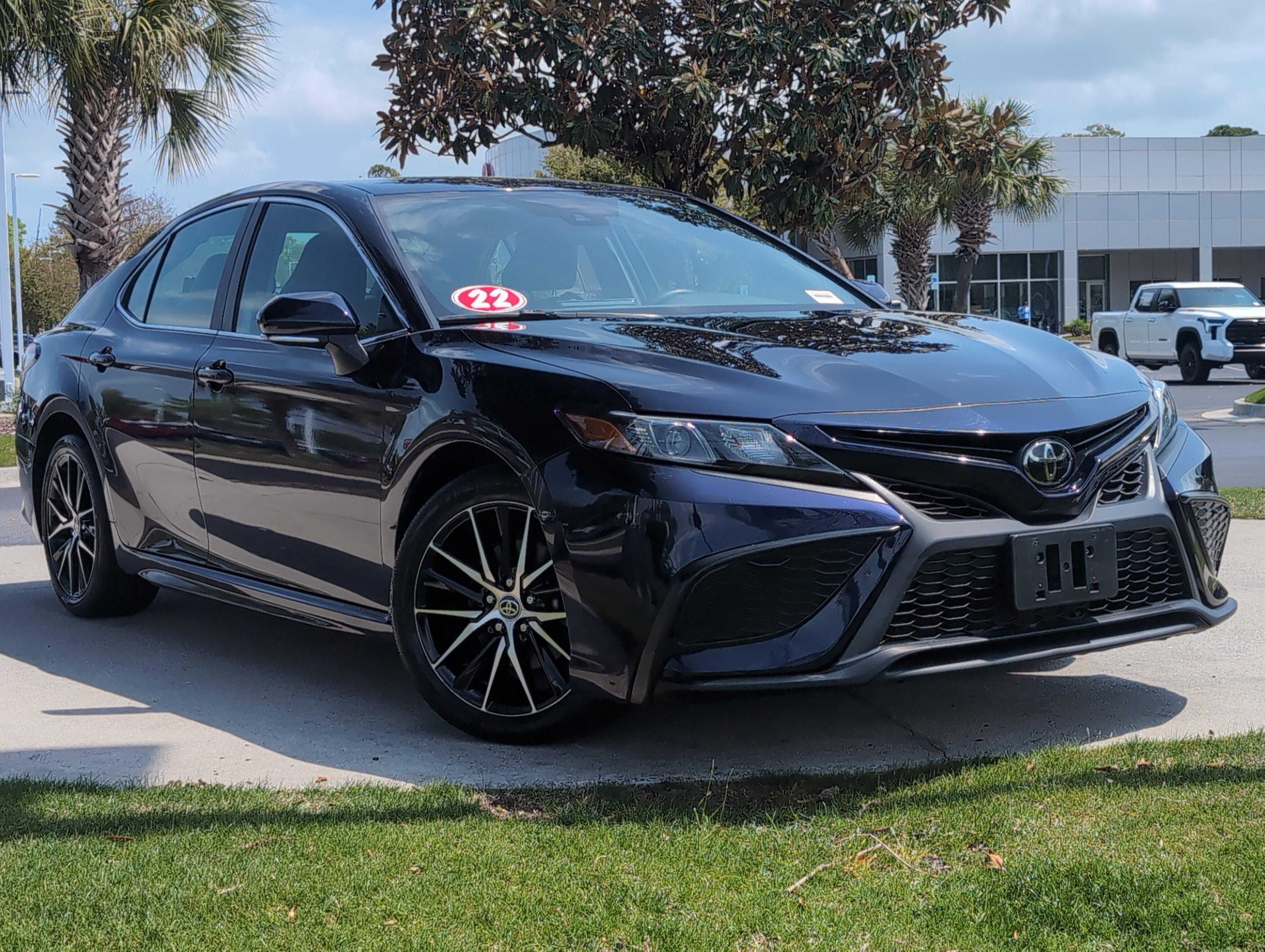 Certified 2022 Toyota Camry SE FWD image 2