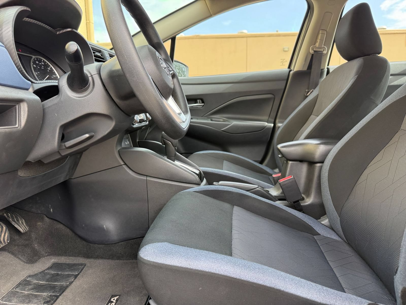 Used 2025 Nissan Versa SV FWD image 27