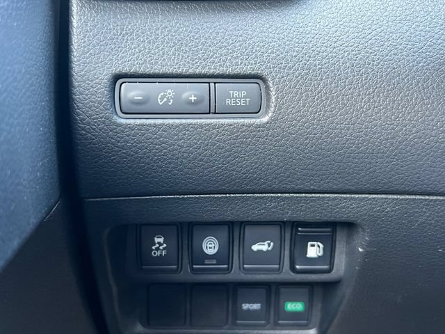 Used 2019 Nissan Rogue SV FWD image 18