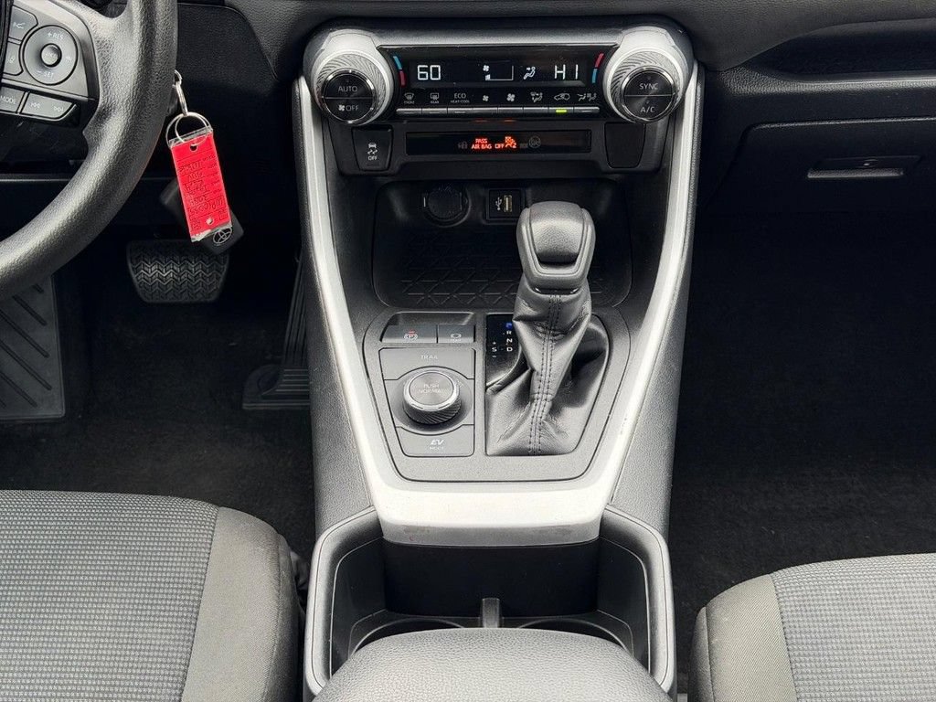 Certified 2024 Toyota RAV4 LE AWD/4WD image 16