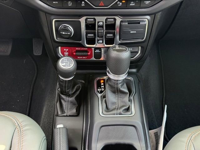 New 2025 Jeep Gladiator Mojave w/ Safety Group image 18
