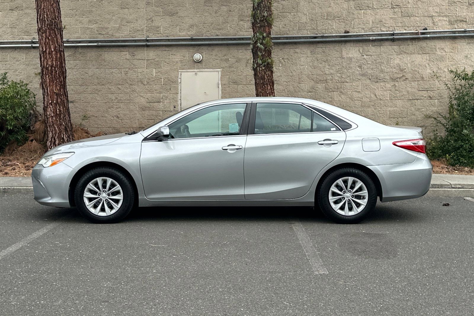 Used 2016 Toyota Camry LE FWD image 6