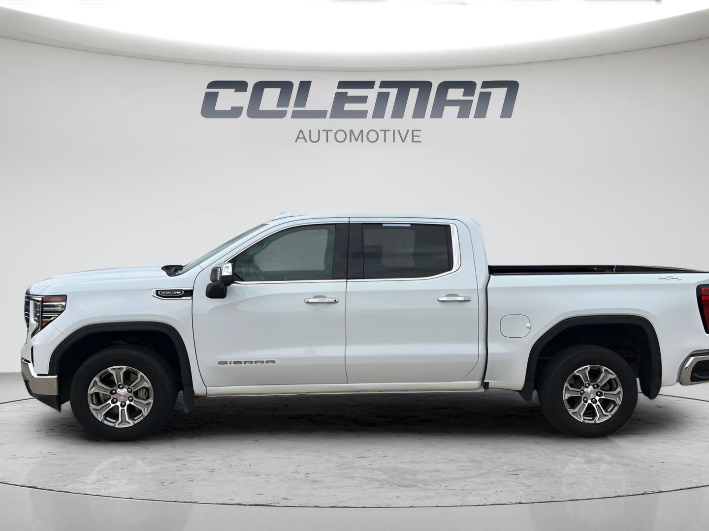 Used 2025 GMC Sierra 1500 SLT AWD/4WD image 8