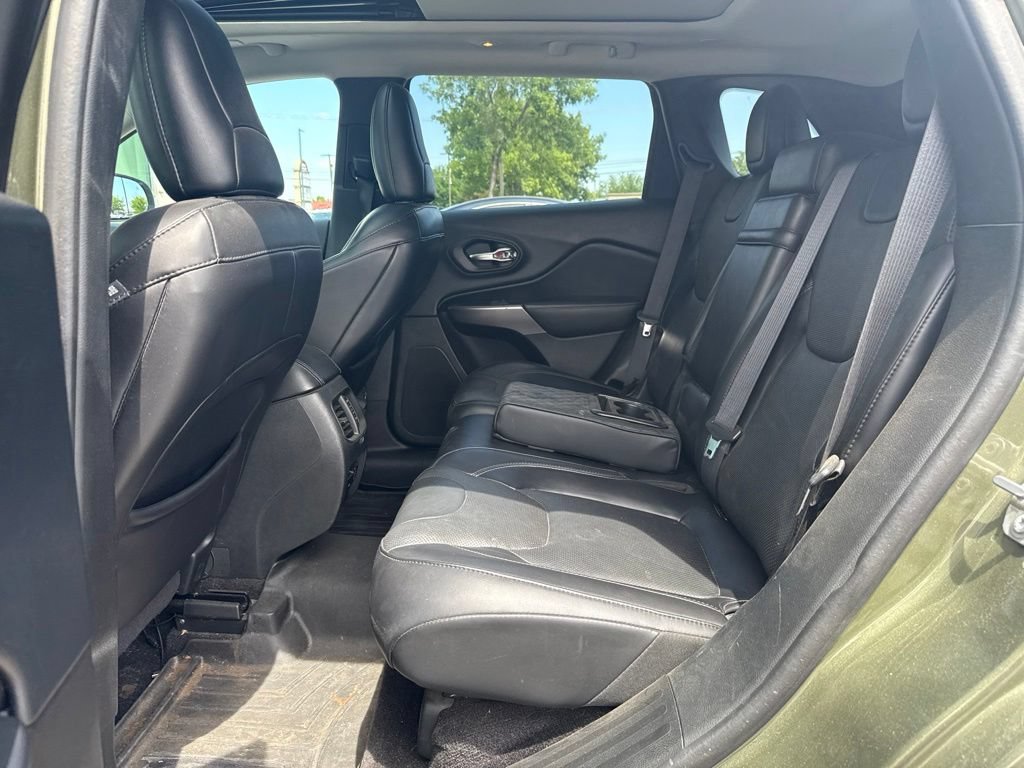 Used 2019 Jeep Cherokee Limited w/ Luxury Group AWD/4WD image 10