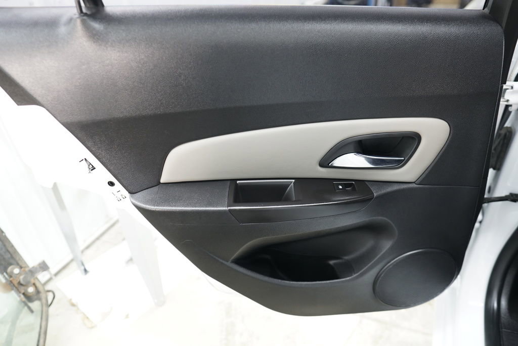 Used 2016 Chevrolet Cruze L FWD image 32