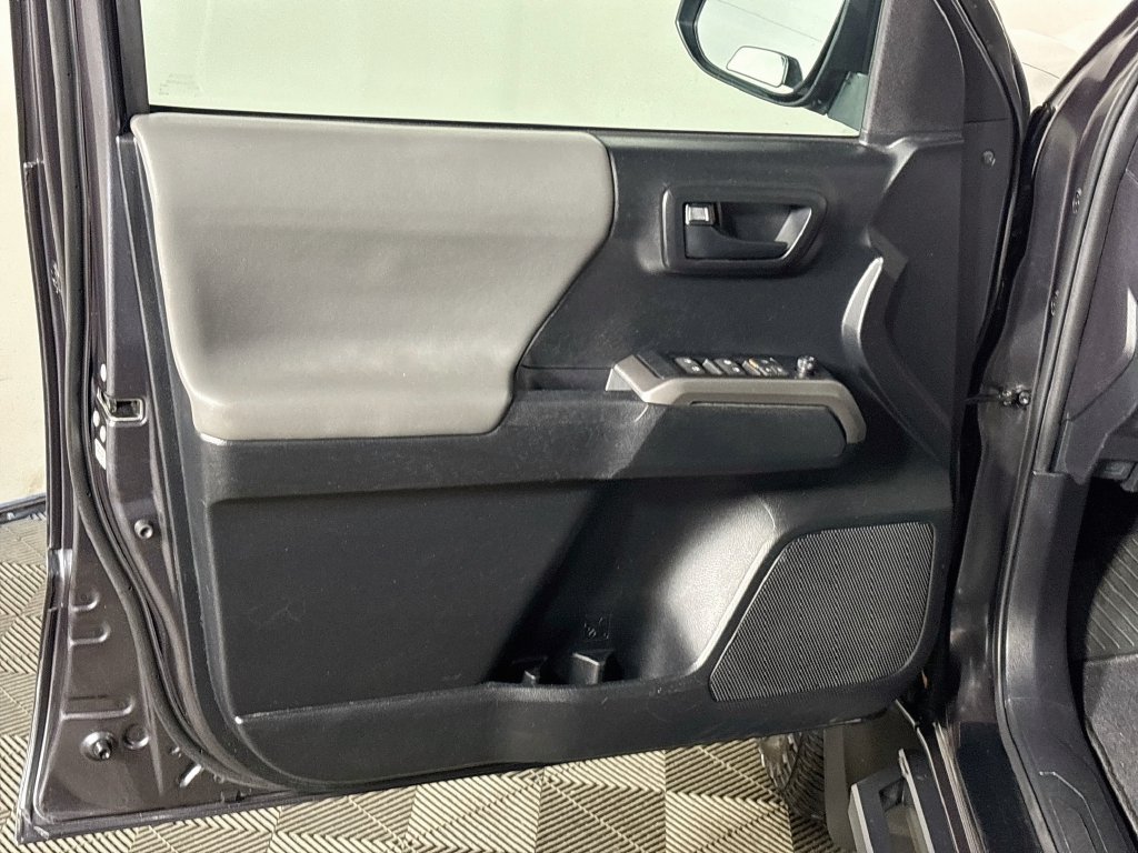 Used 2021 Toyota Tacoma SR5 RWD image 10