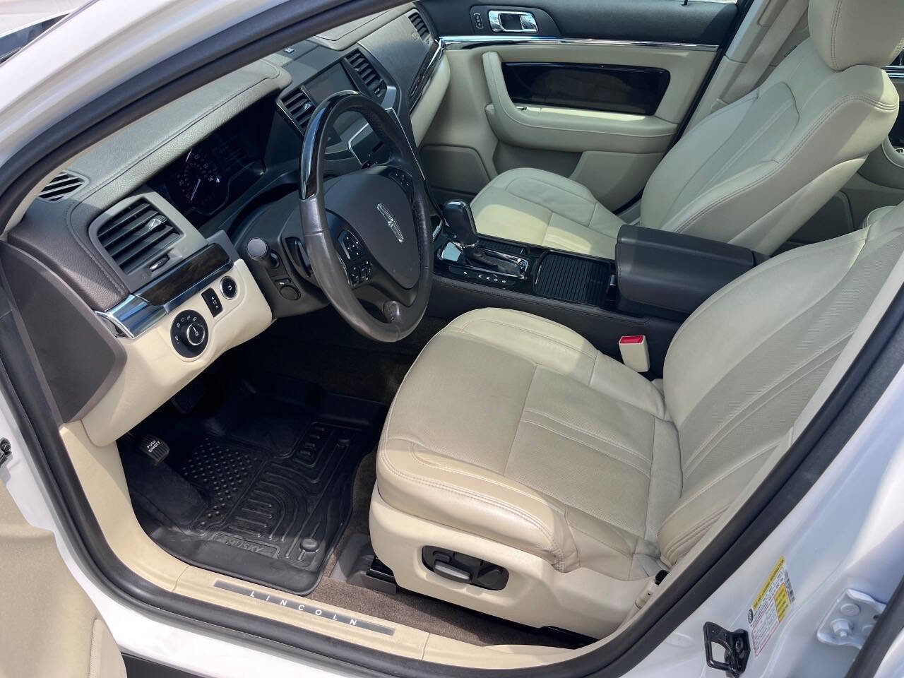 Used 2014 Lincoln MKS AWD w/ Equipment Group 201A image 18