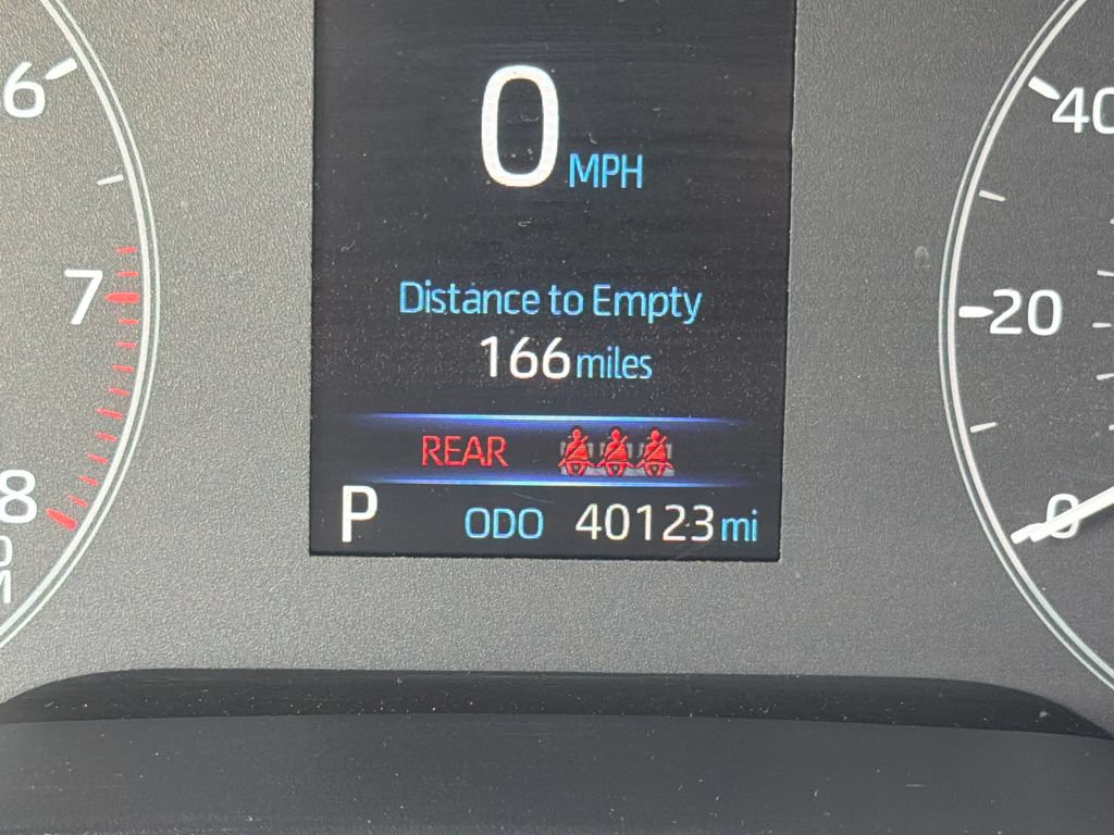 Used 2025 Toyota Corolla Cross LE FWD image 19