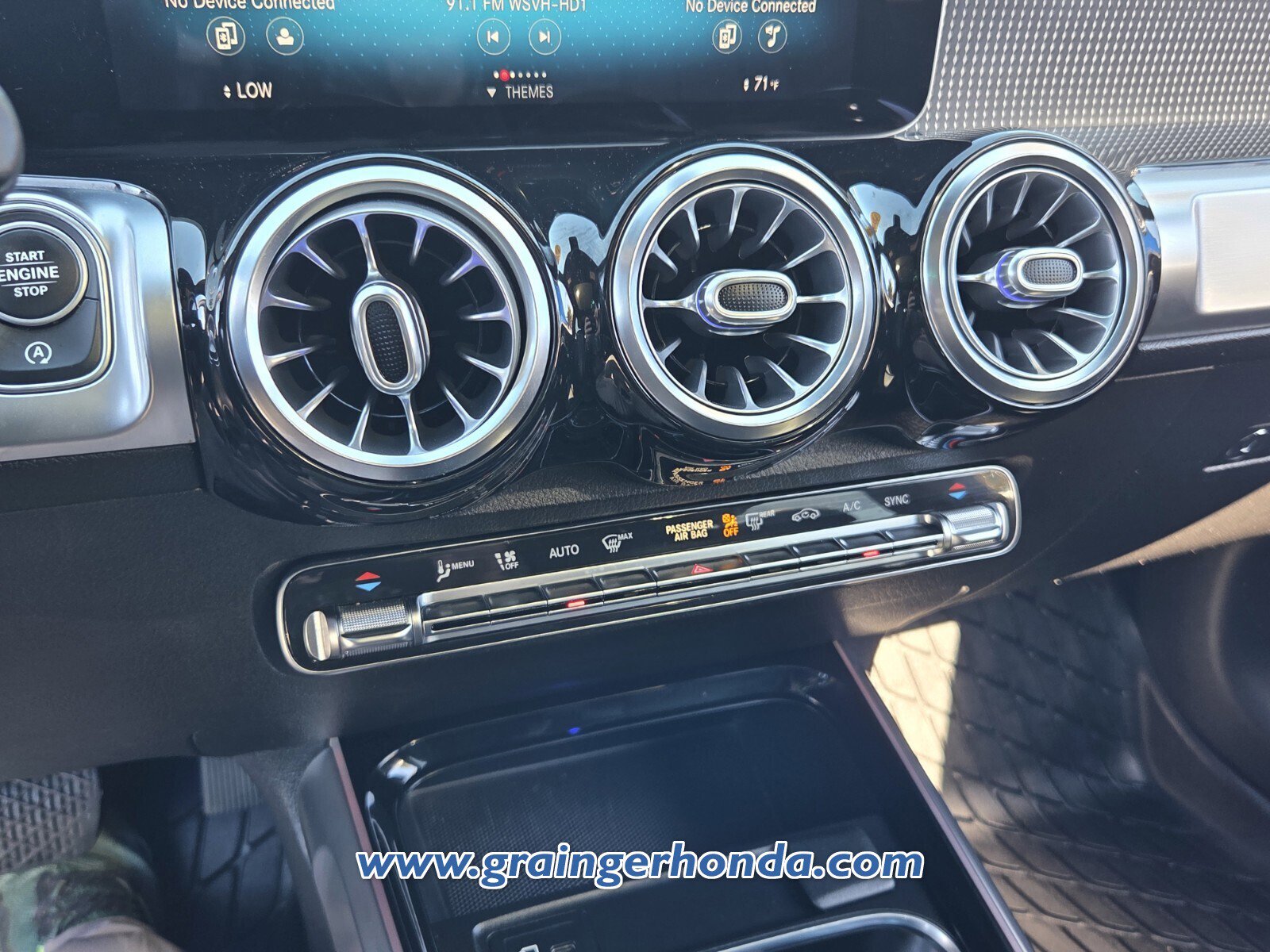 Used 2021 Mercedes-Benz GLB 250 4MATIC w/ Premium Package image 21