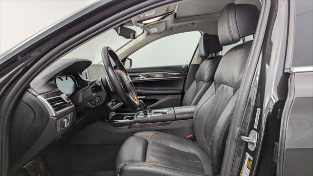 Used 2018 BMW 740i image 14