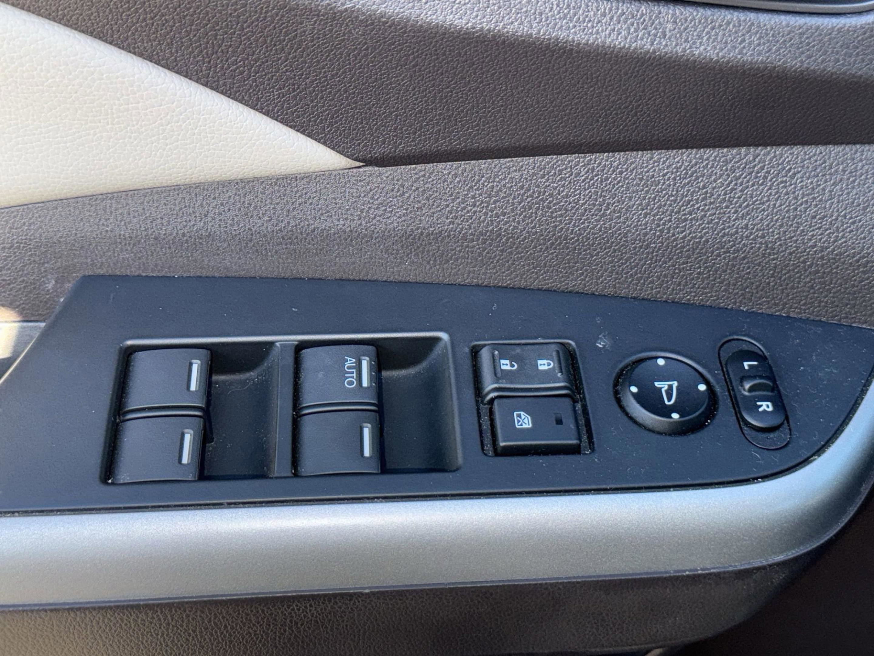 Used 2012 Honda CR-V EX-L image 17