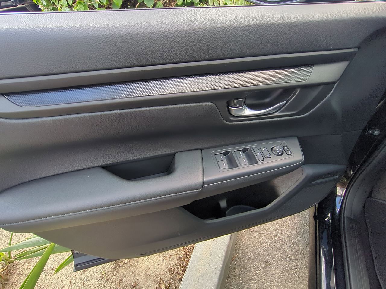 Used 2025 Honda CR-V LX image 21