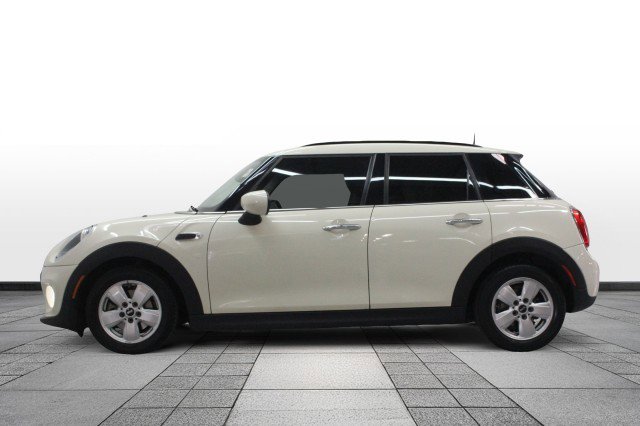 Used 2021 MINI Cooper 4-Door Hardtop w/ Storage Package image 4