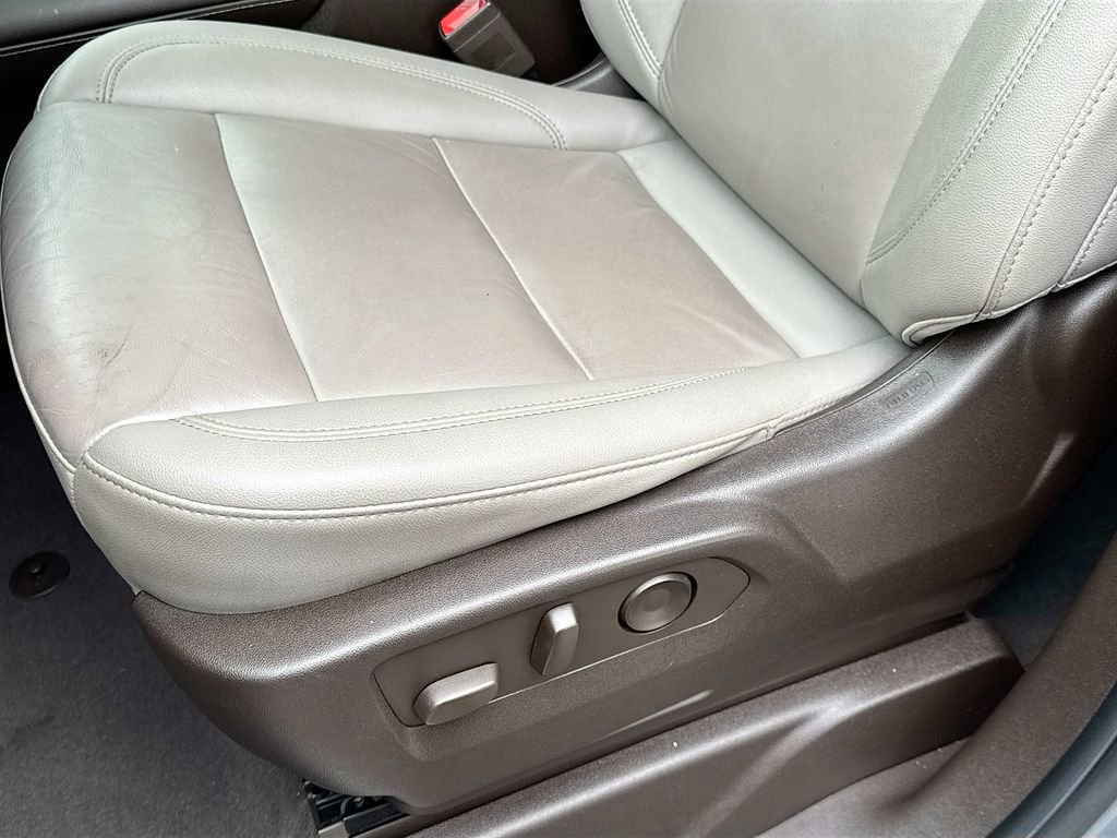 Used 2022 Chevrolet Suburban LT w/ Luxury Package image 20