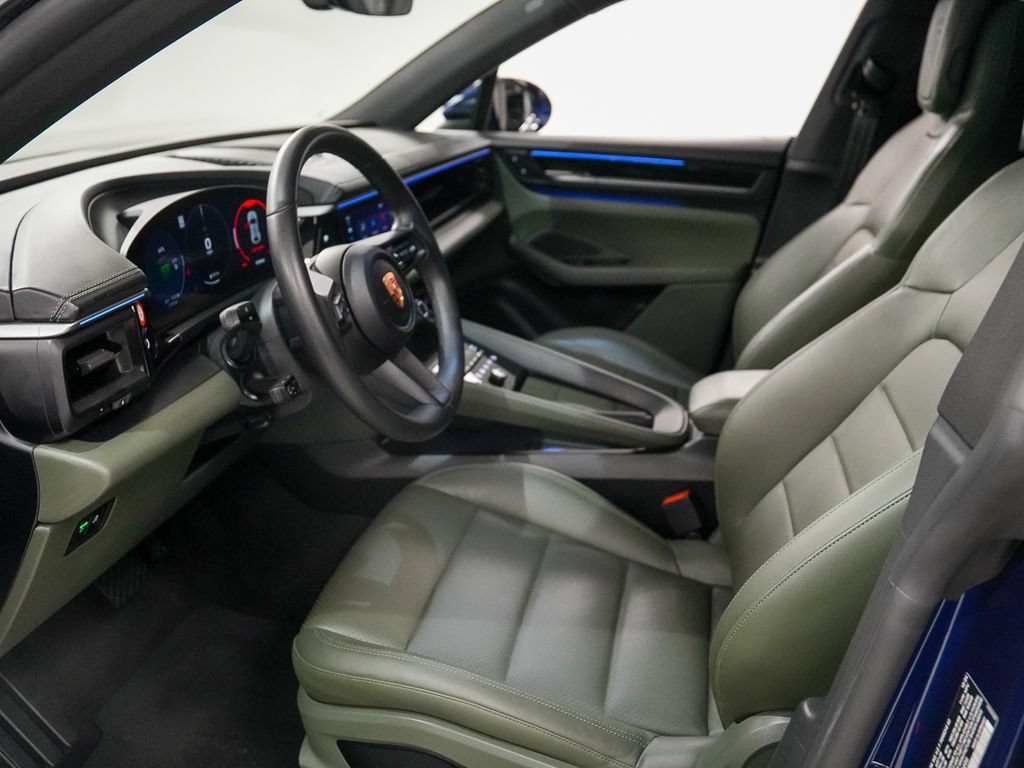 Certified 2024 Porsche Macan 4 Electric AWD/4WD image 4