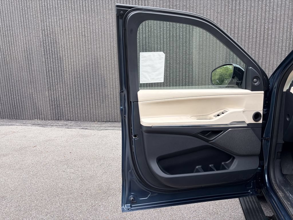 New 2027 Lincoln Navigator Reserve AWD/4WD image 18