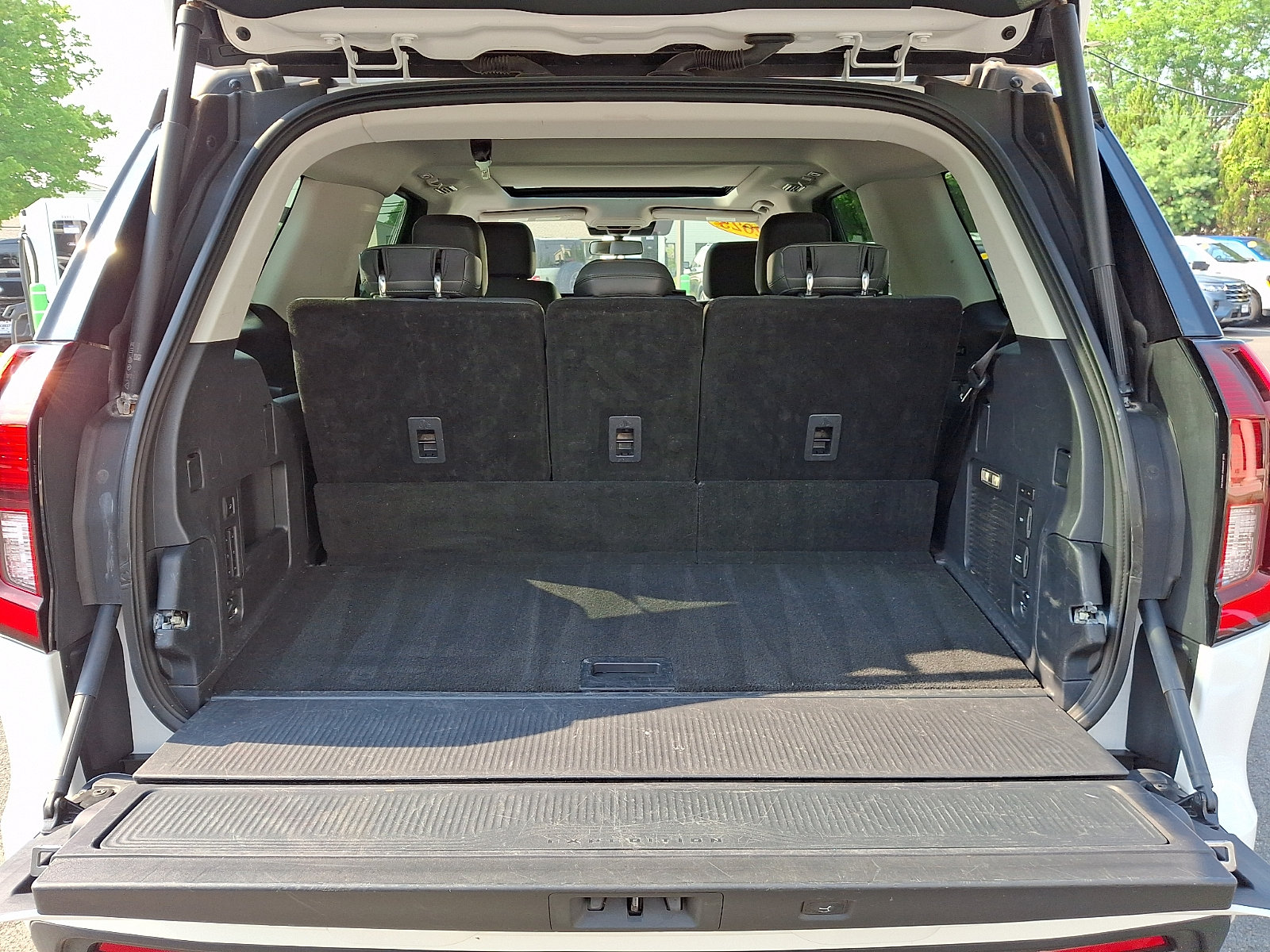 Certified 2025 Ford Expedition Active AWD/4WD image 30
