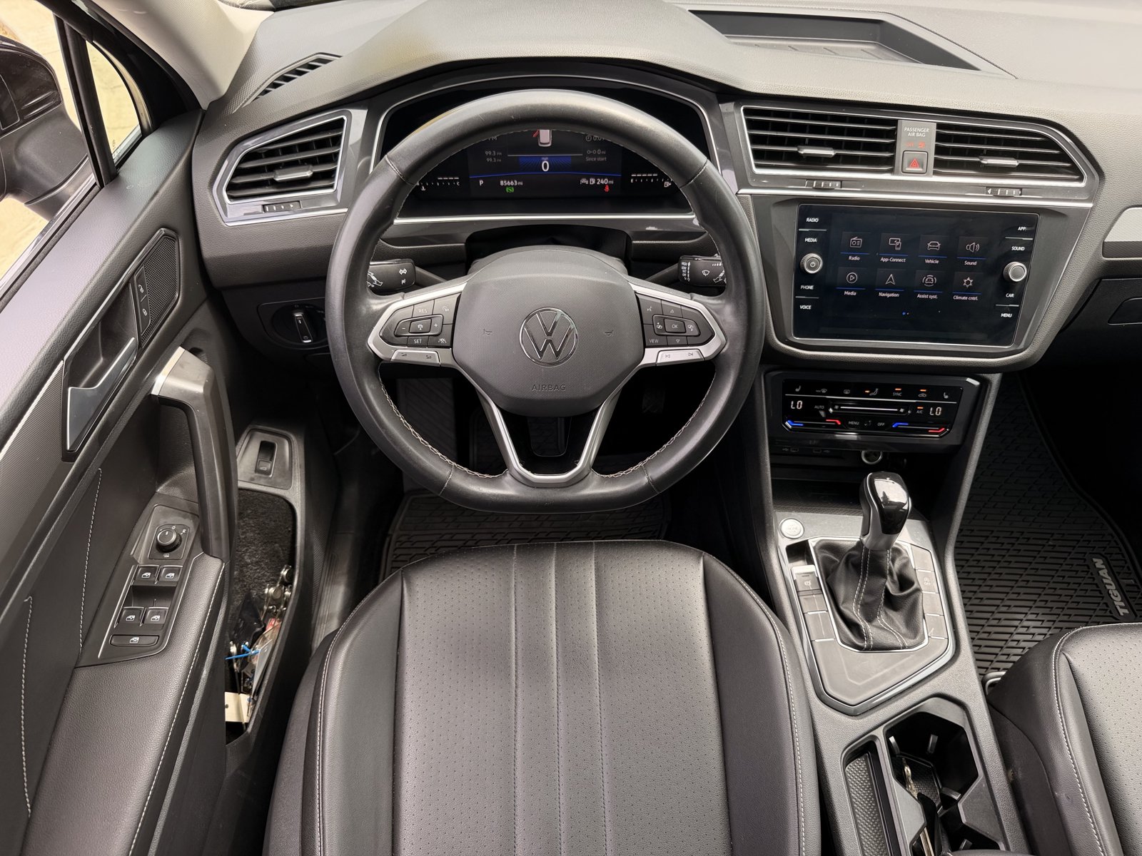 Used 2022 Volkswagen Tiguan SE FWD image 31